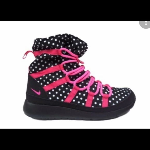 Nike Girls' Grade School ROSHE ONE HI PRINT Sneakerboots Black/Pink Size 6Y. - Picture 1 of 8